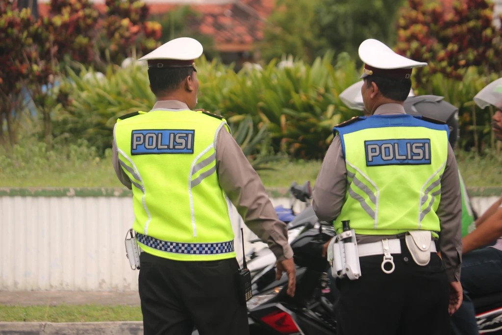 Police in Bali. What actions on the road will definitely catch their attention?