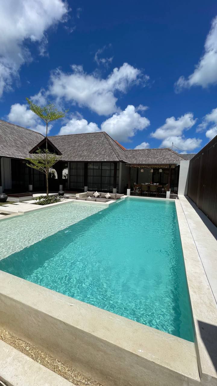 Villa beautiful with a large pool near the beach Jimbaran 3  bedrooms