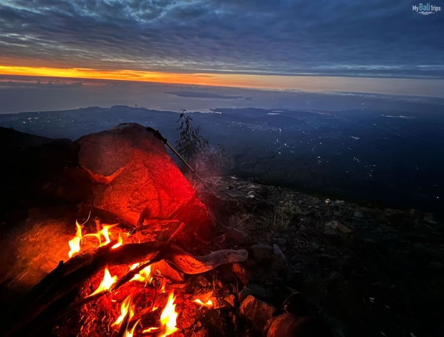 Climbing Mount Agung - Bali.live