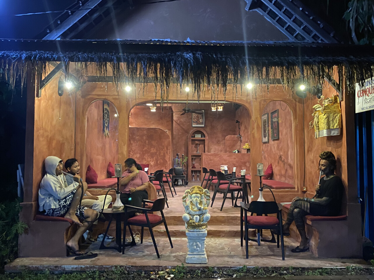Conqueror Ubud - Warung Shisha