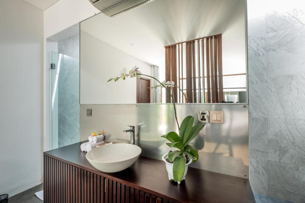 Hotel villa-hotel, 5 units, investment Seminyak 500m²