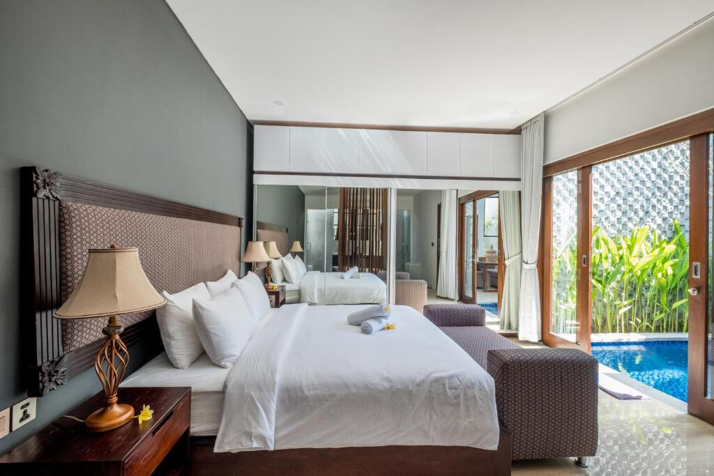 Hotel villa-hotel, 5 units, investment Seminyak 500m²