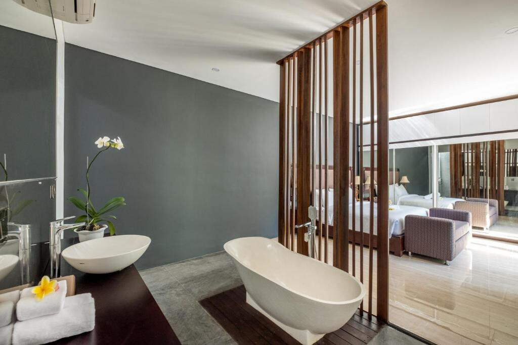 Hotel villa-hotel, 5 units, investment Seminyak 500m²