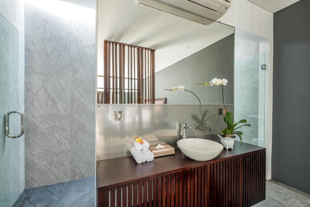 Hotel villa-hotel, 5 units, investment Seminyak 500m²