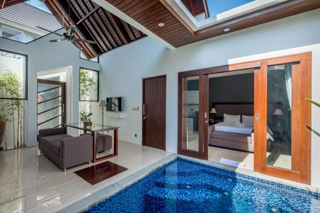 Hotel villa-hotel, 5 units, investment Seminyak 500m²