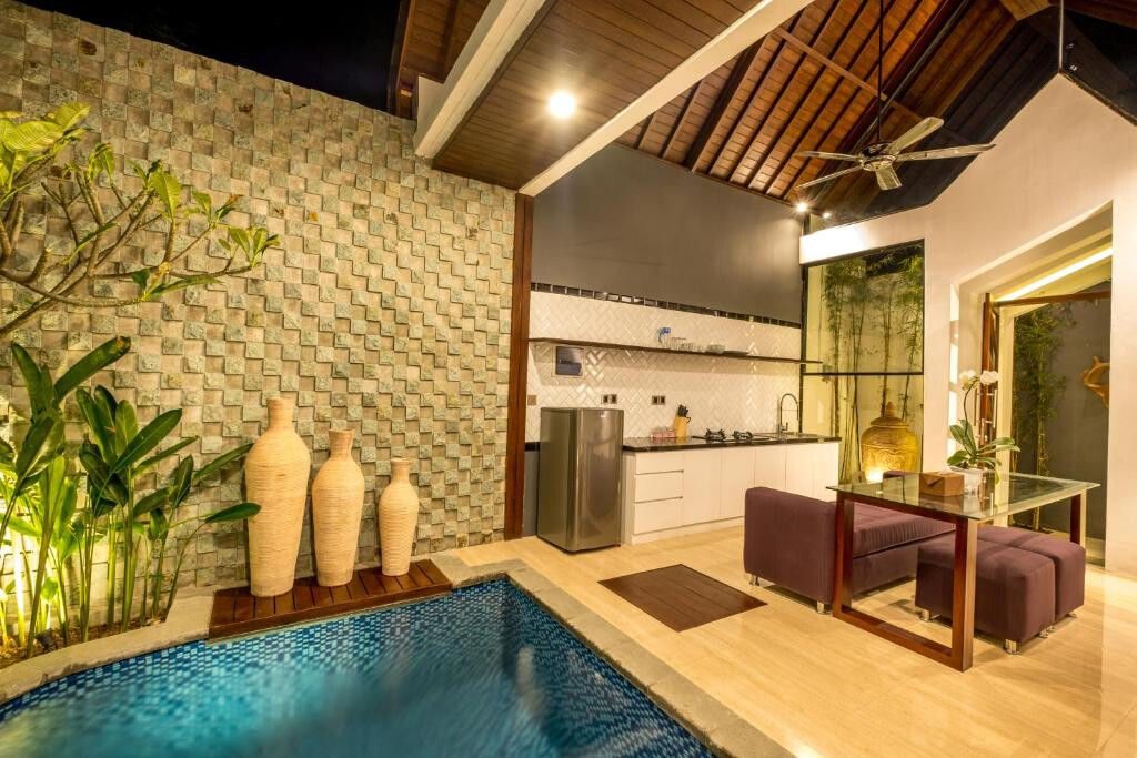 Hotel villa-hotel, 5 units, investment Seminyak 500m²