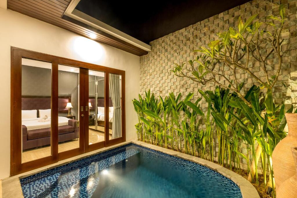 Hotel villa-hotel, 5 units, investment Seminyak 500m²