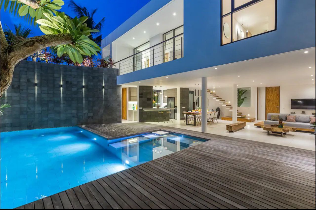 Villa with a tropical design, close to the beach Dalung 170m² 4 or more bedrooms