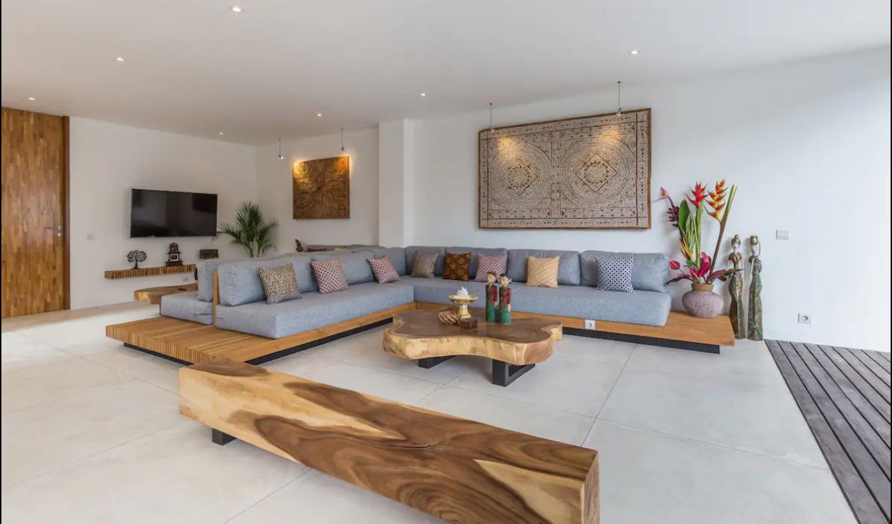 Villa with a tropical design, close to the beach Dalung 170m² 4 or more bedrooms