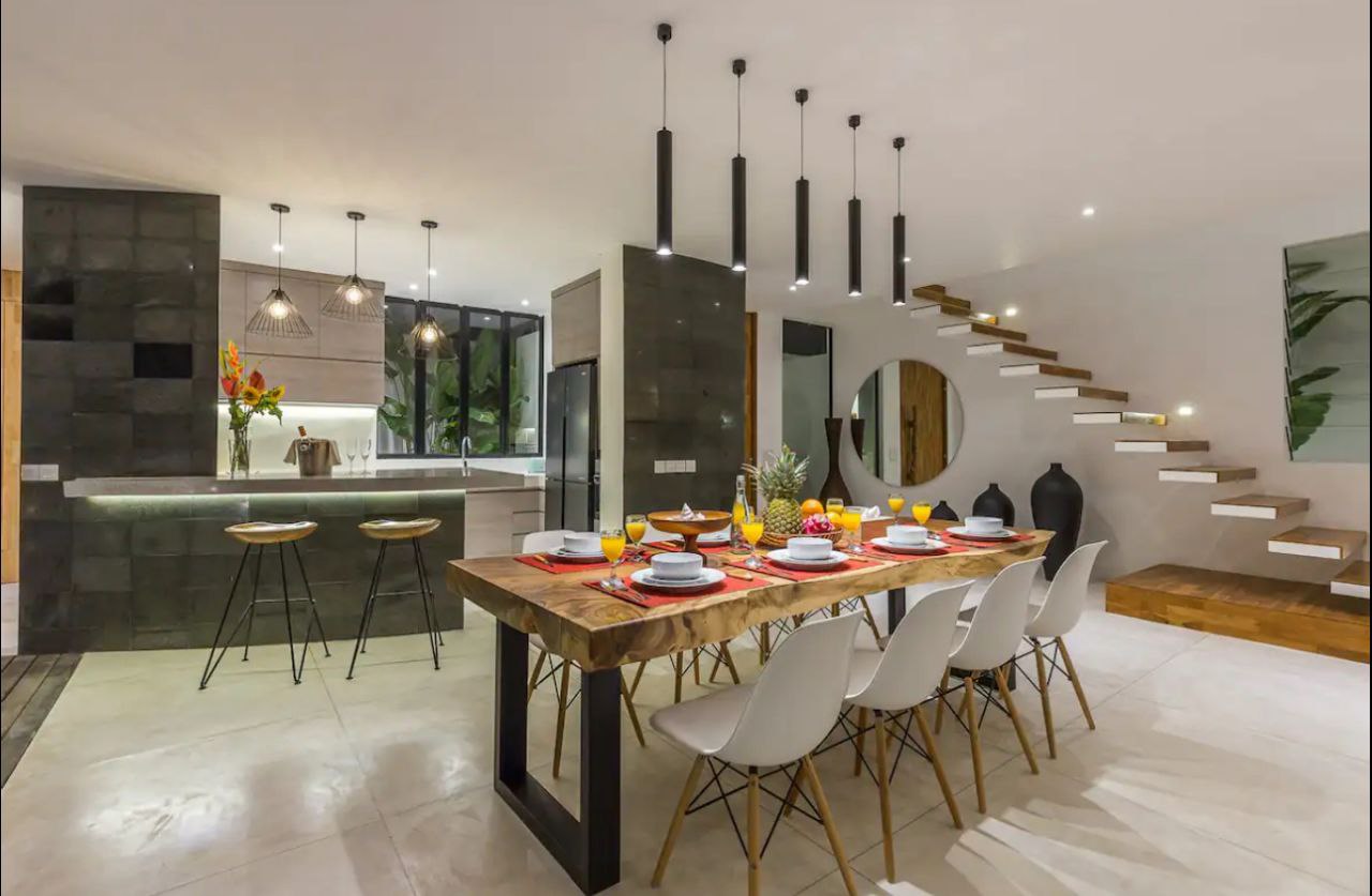 Villa with a tropical design, close to the beach Dalung 170m² 4 or more bedrooms