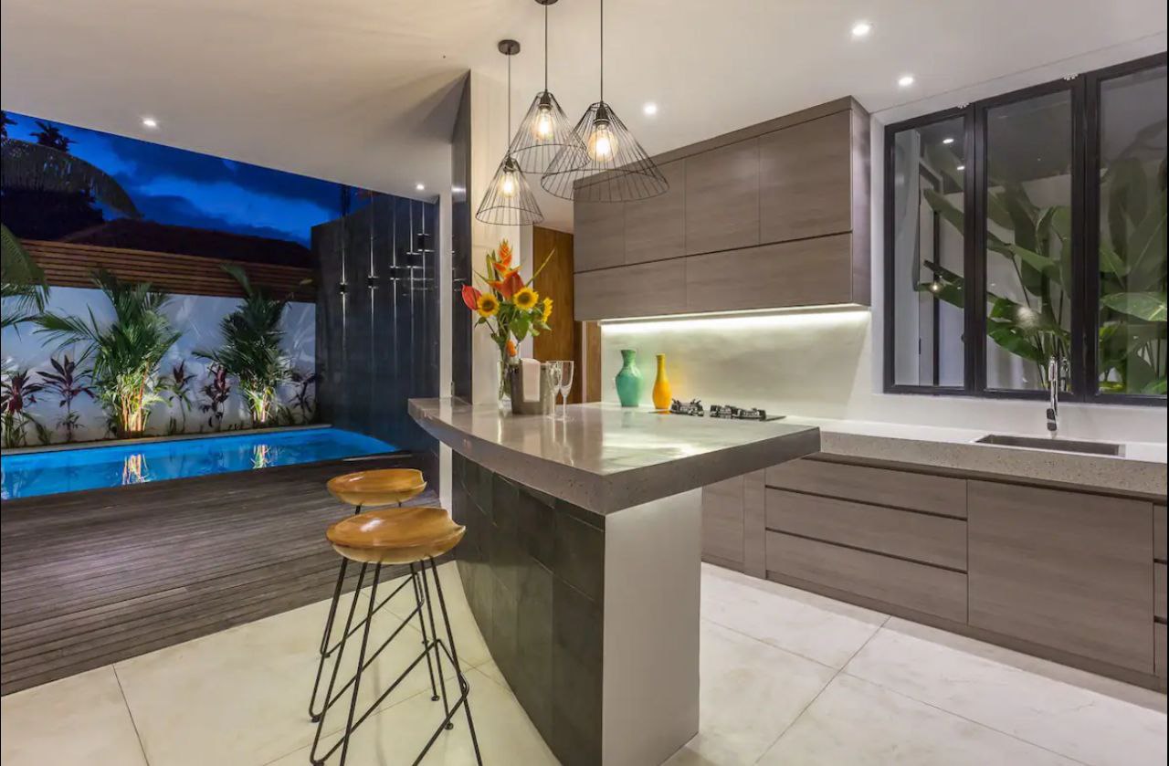Villa with a tropical design, close to the beach Dalung 170m² 4 or more bedrooms