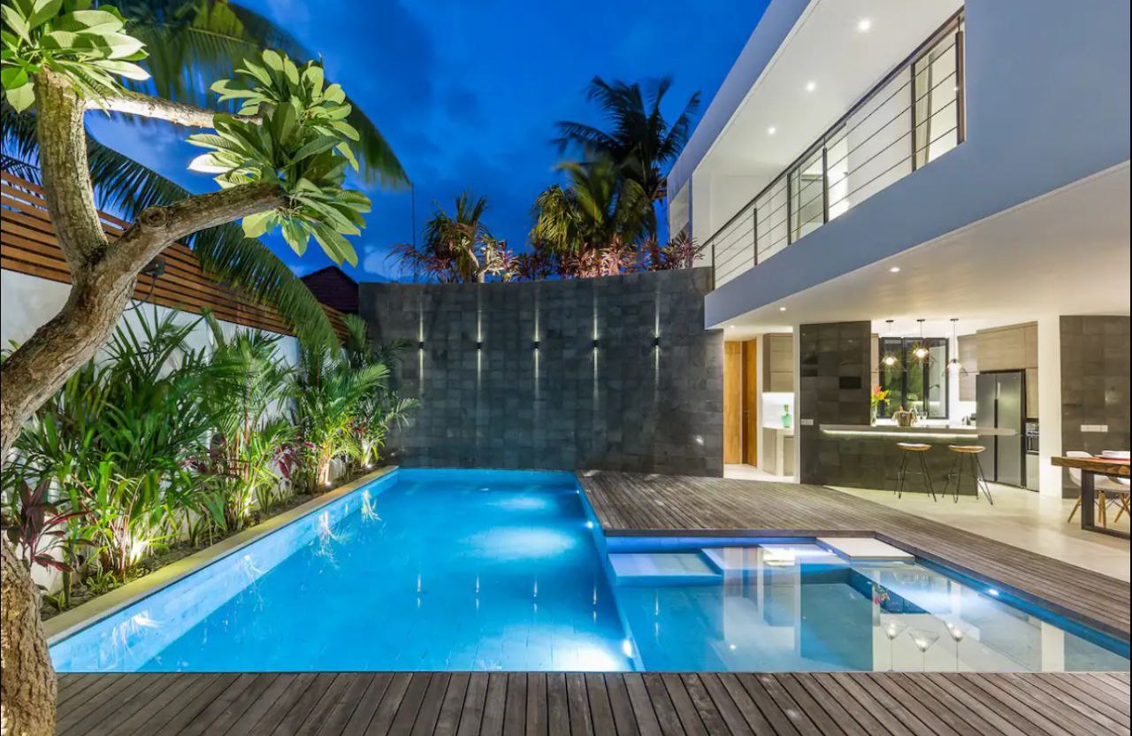 Villa with a tropical design, close to the beach Dalung 170m² 4 or more bedrooms