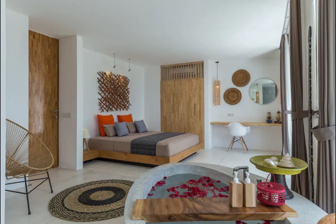 Villa with a tropical design, close to the beach Dalung 170m² 4 or more bedrooms