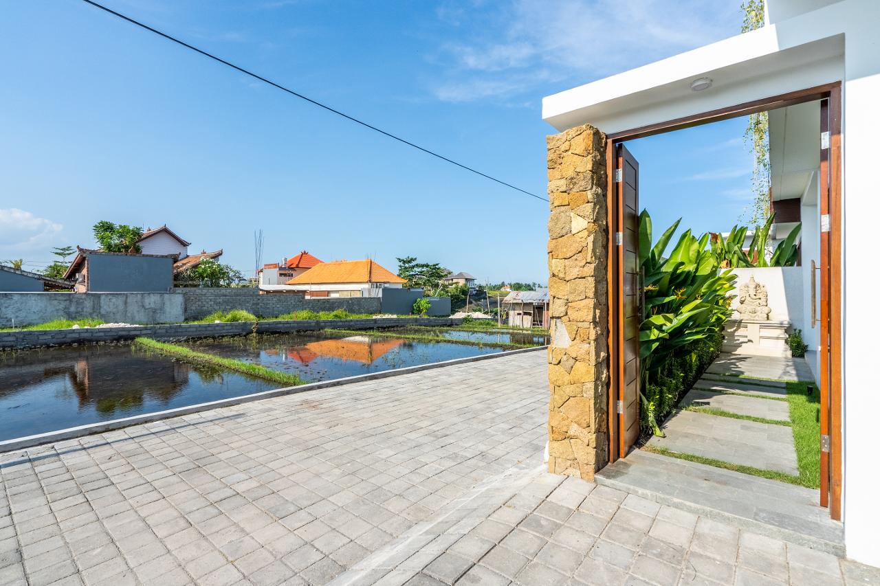Villa premium-class retreat 5 minutes from the ocean Cemagi 251m² 3  bedrooms