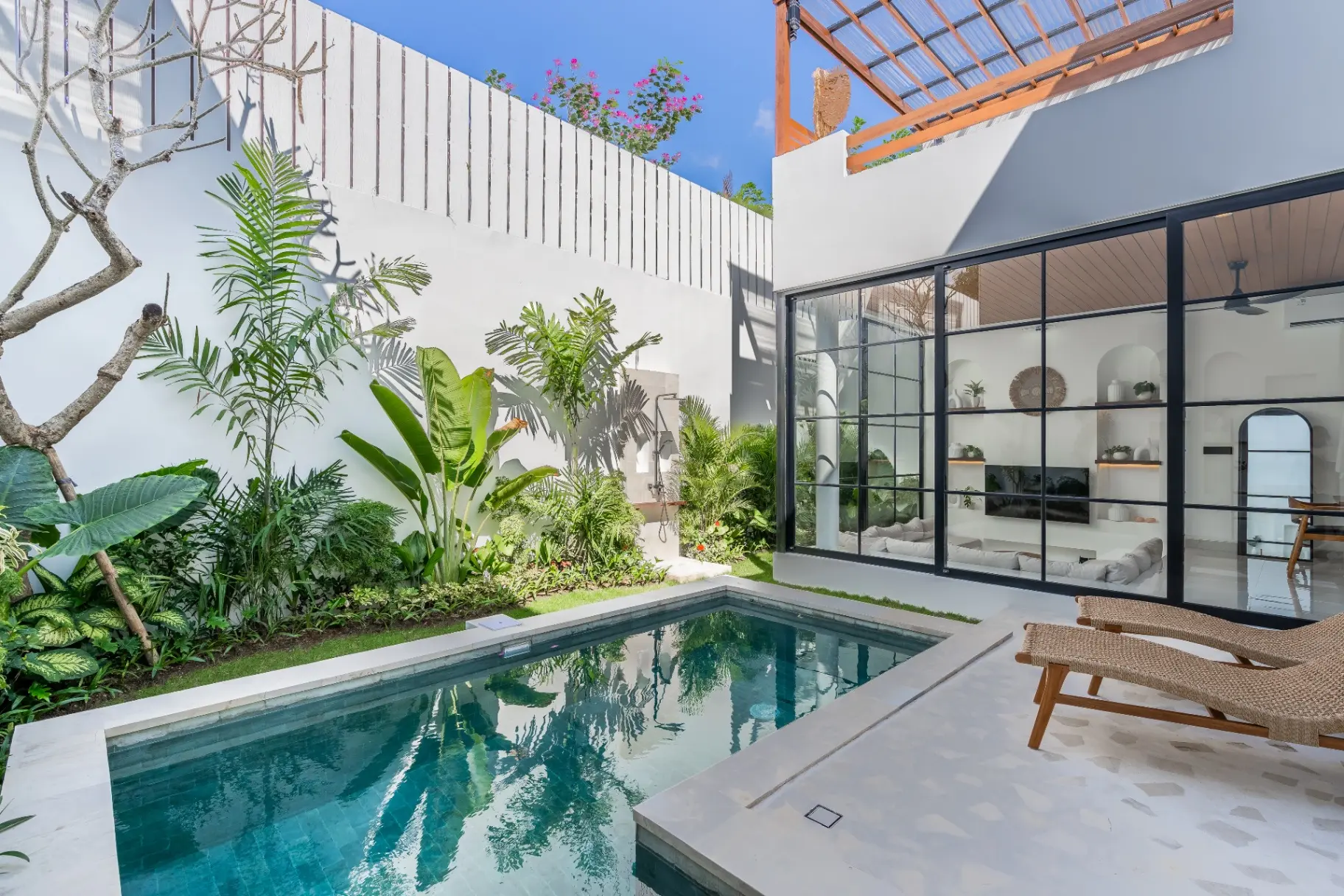 Villa cozy and stylish with a private pool and garden Kerobokan
