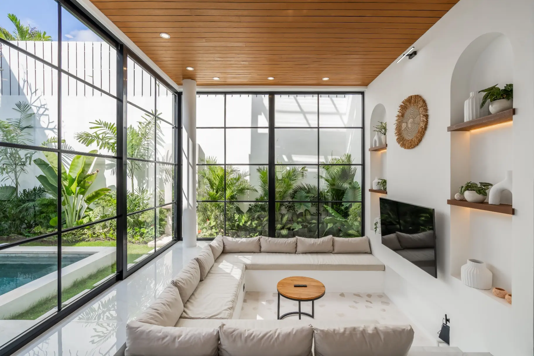 Villa cozy and stylish with a private pool and garden Kerobokan
