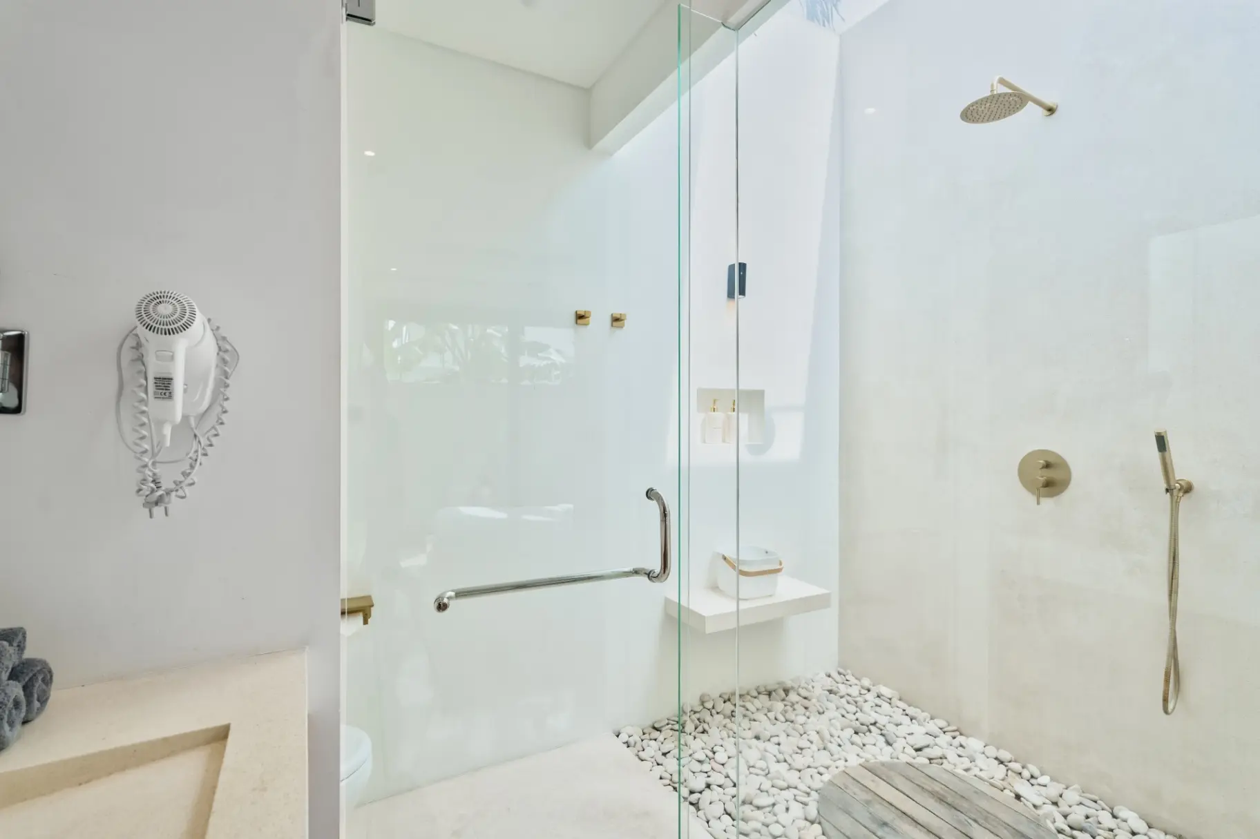 Apartments modern apartments with swimming pool and garden Pererenan