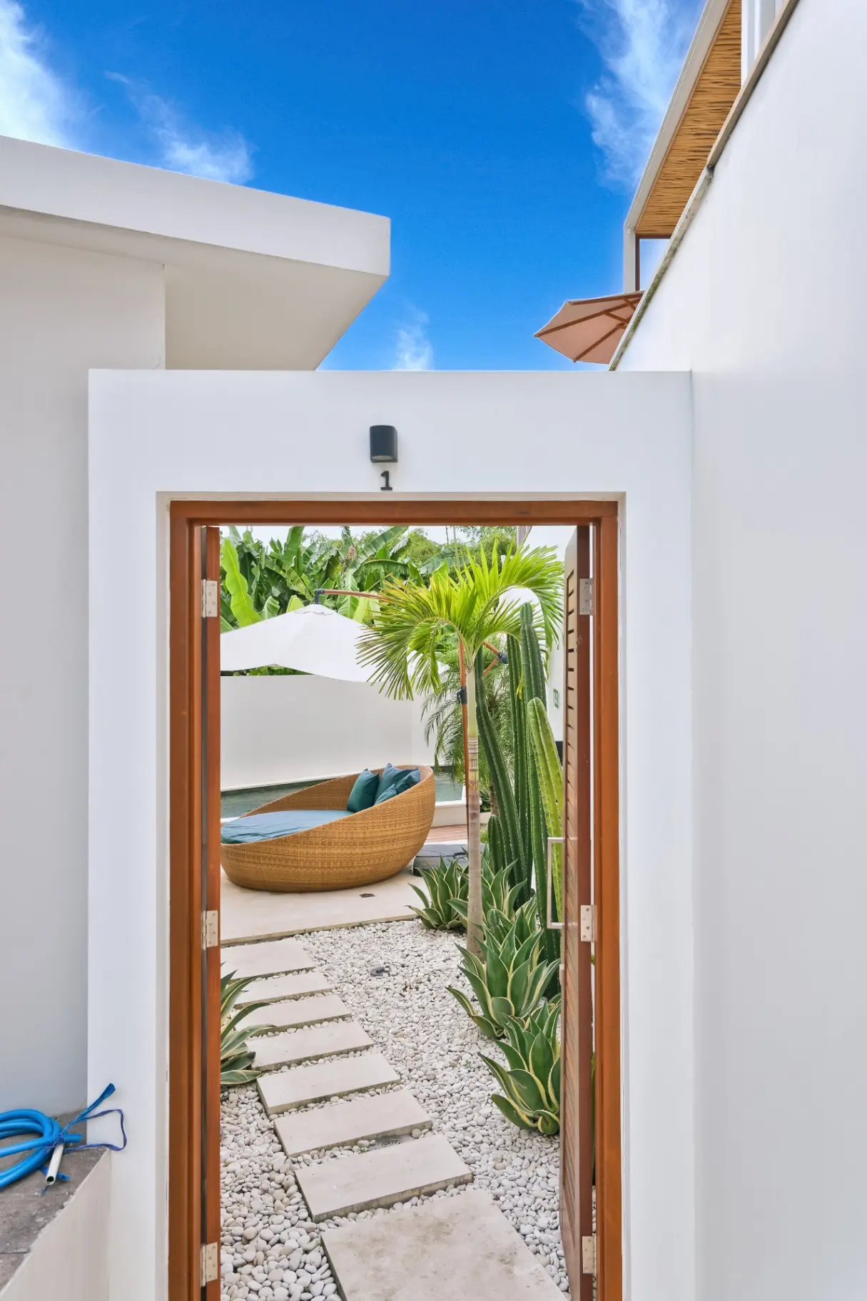 Apartments modern apartments with swimming pool and garden Pererenan