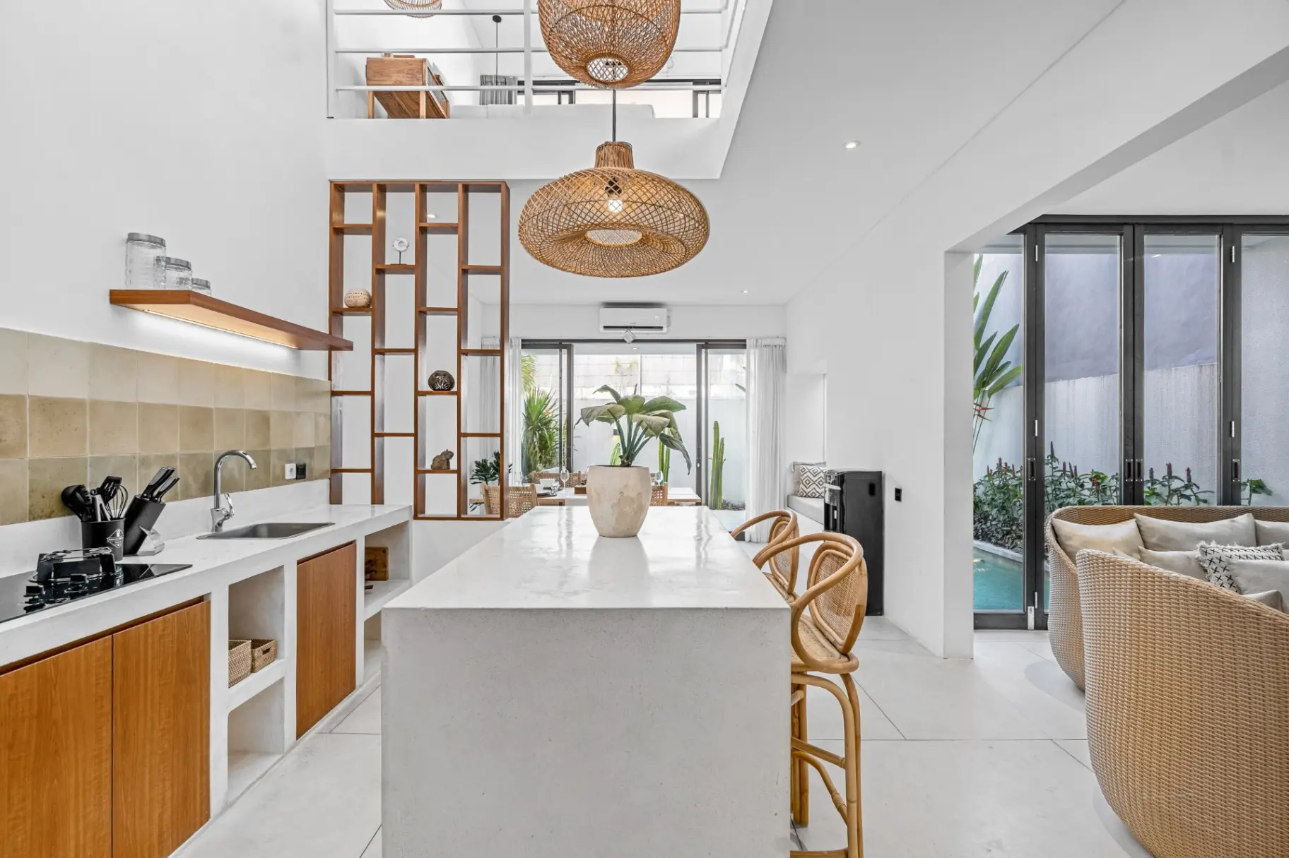 Villa with a pool and a balcony — great location Kerobokan