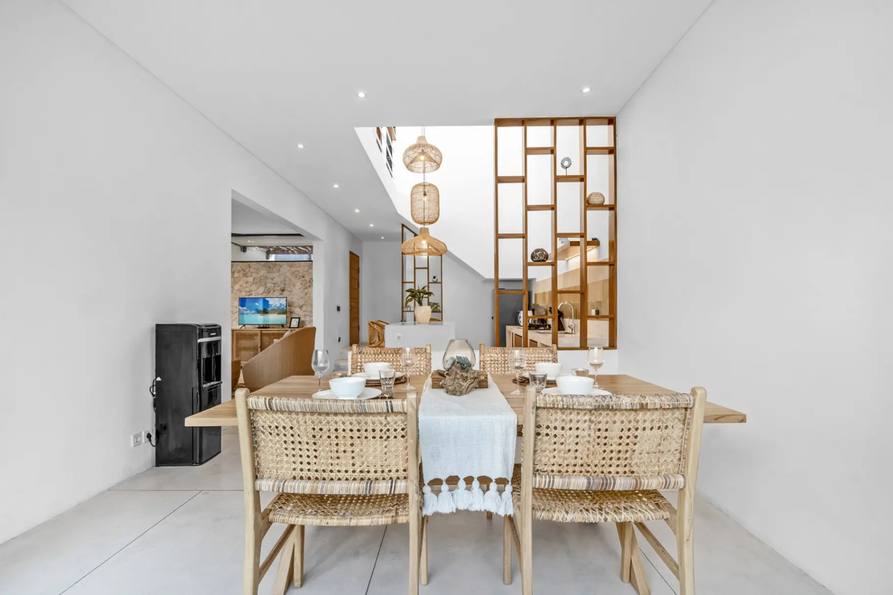 Villa with a pool and a balcony — great location Kerobokan