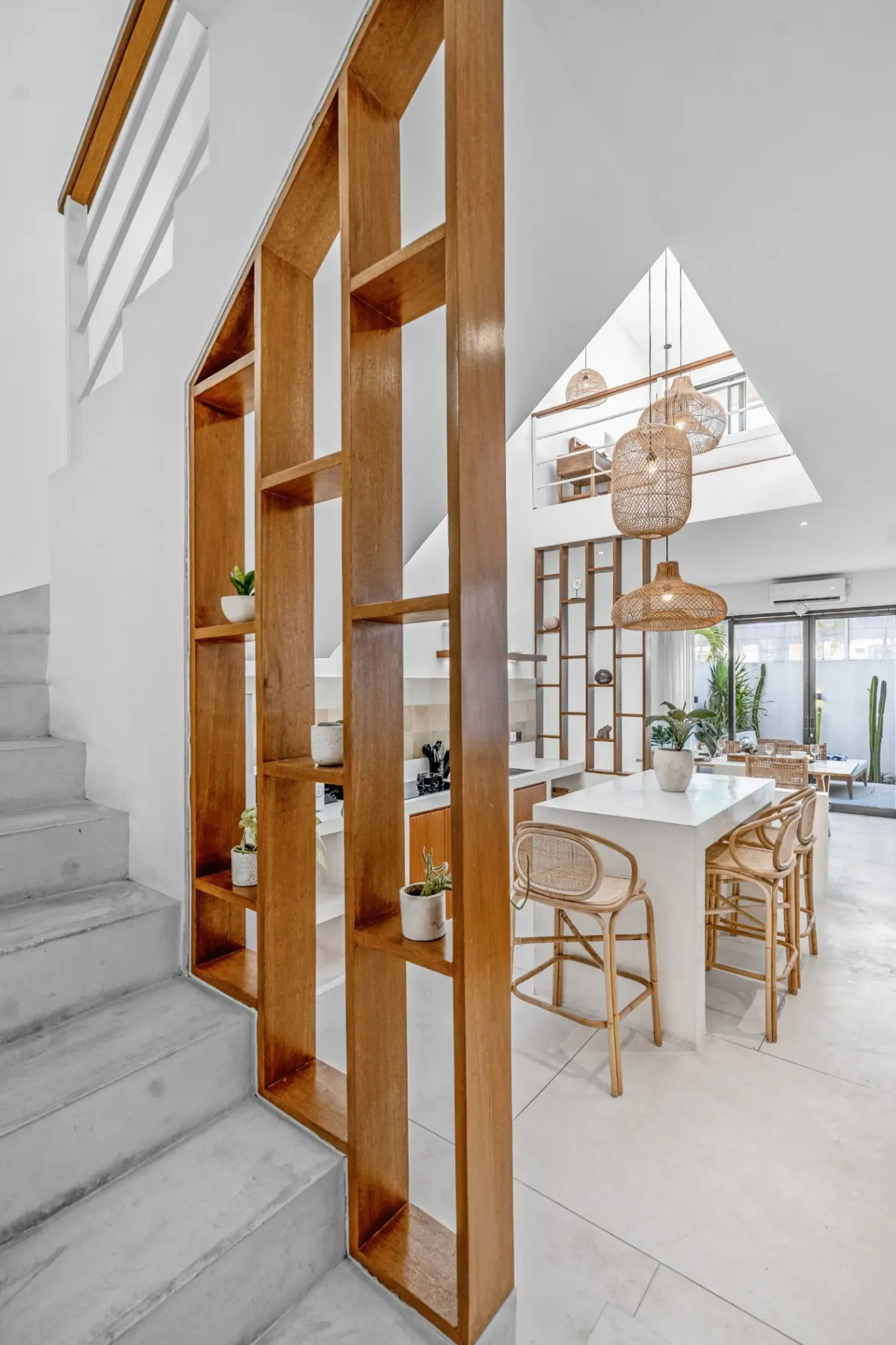 Villa with a pool and a balcony — great location Kerobokan