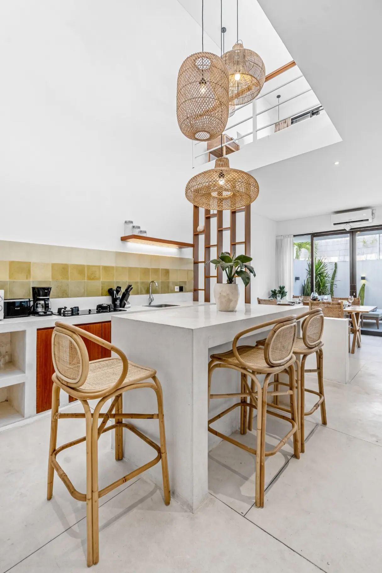 Villa with a pool and a balcony — great location Kerobokan
