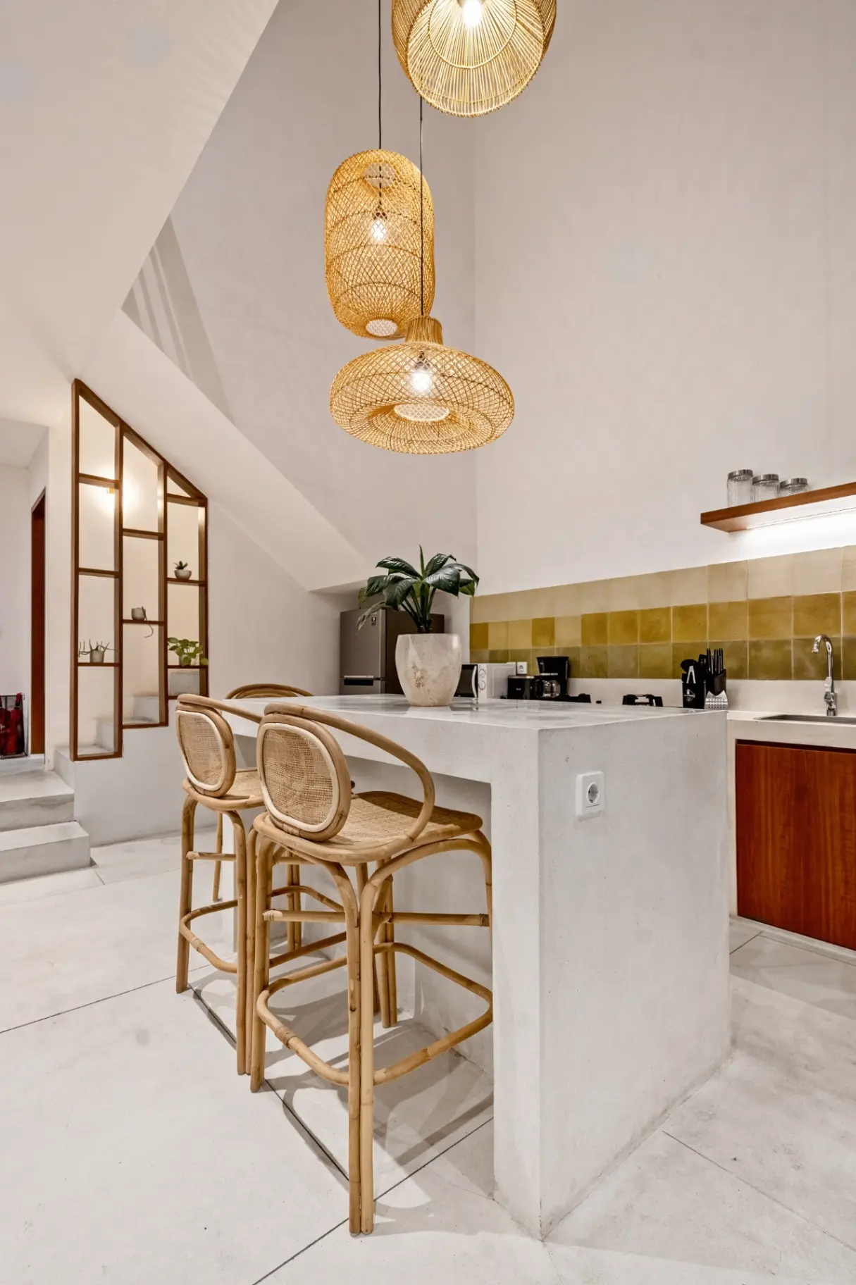 Villa with a pool and a balcony — great location Kerobokan