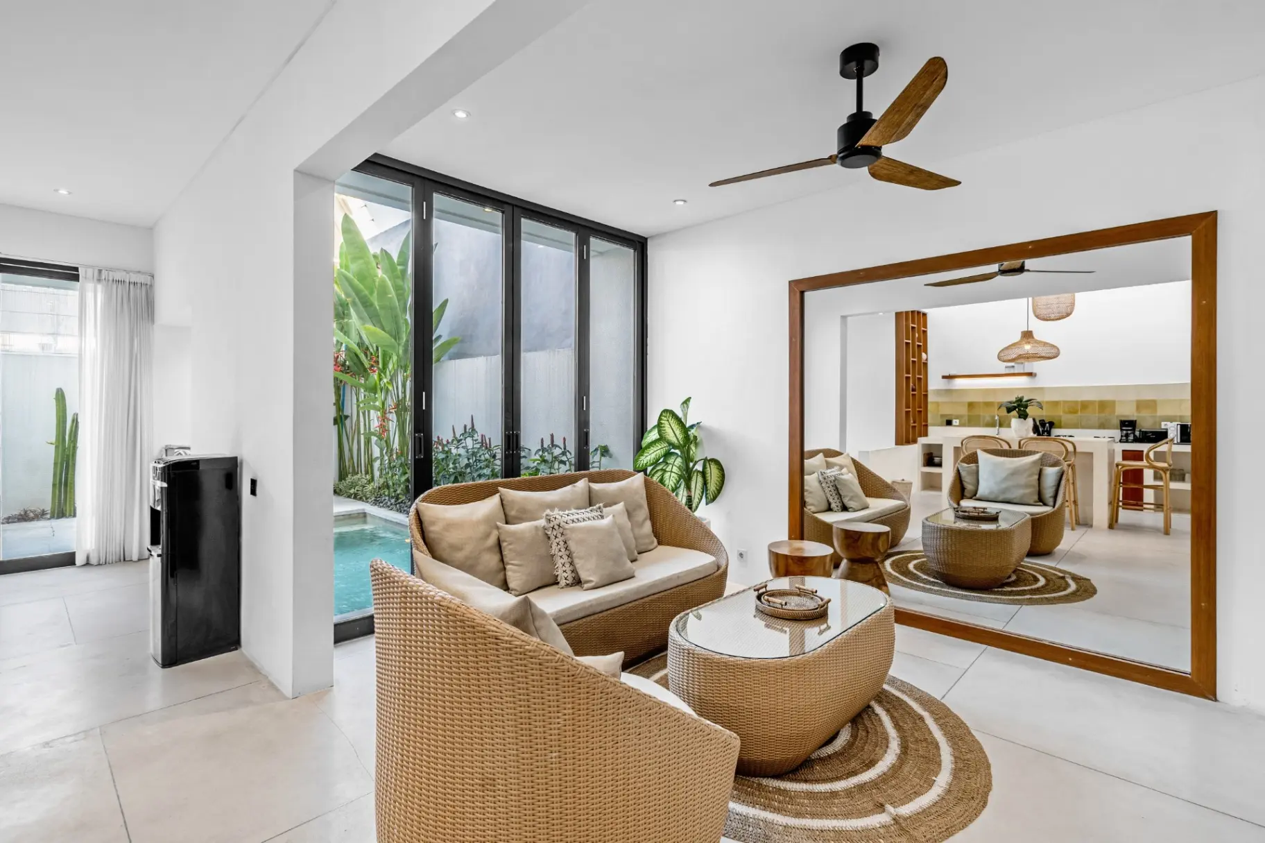 Villa with a pool and a balcony — great location Kerobokan