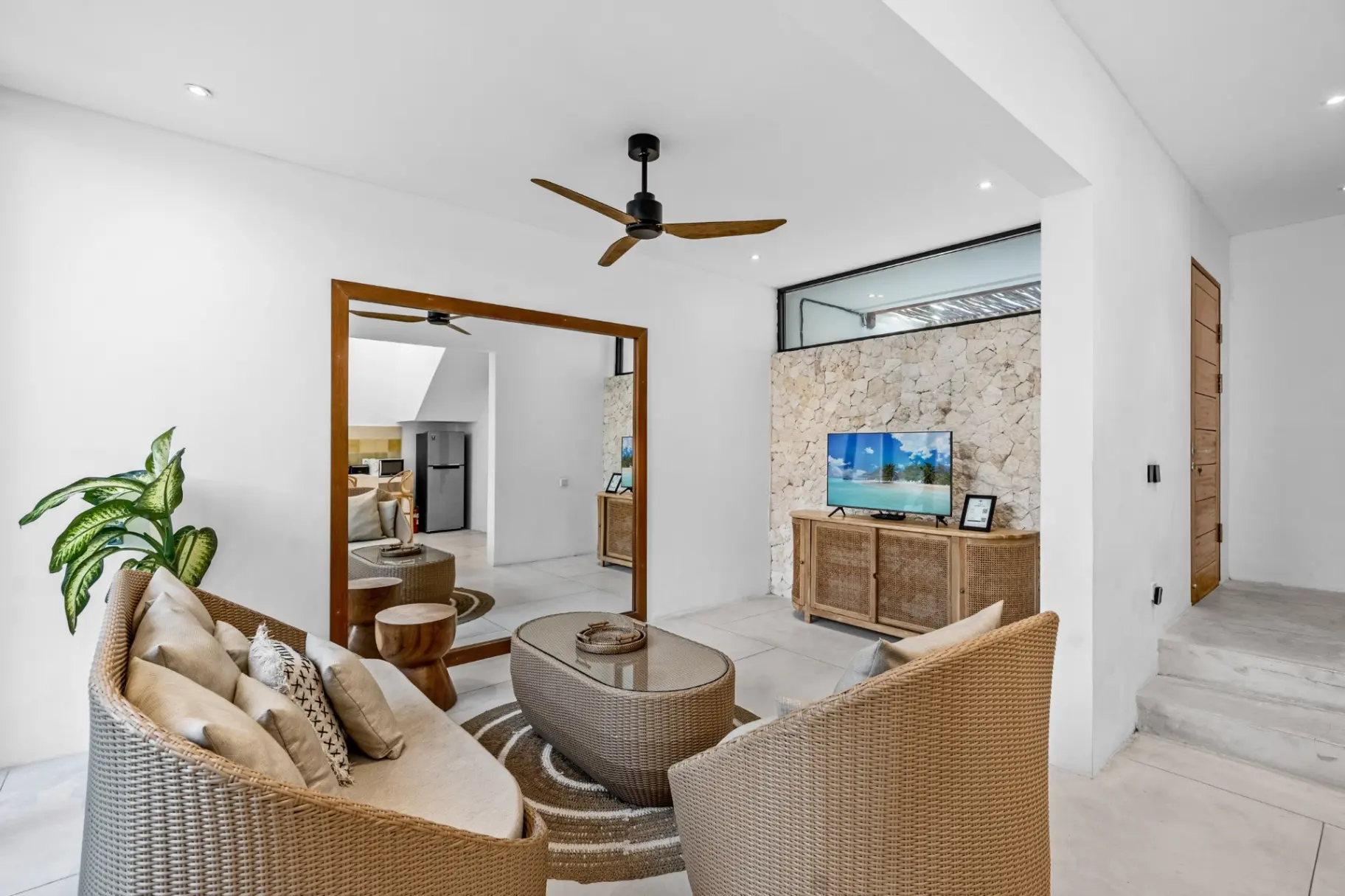 Villa with a pool and a balcony — great location Kerobokan