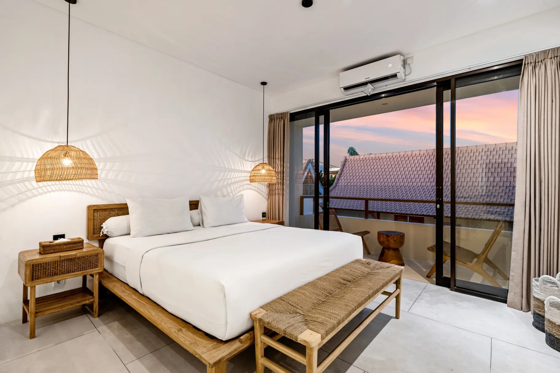 Villa with a pool and a balcony — great location Kerobokan