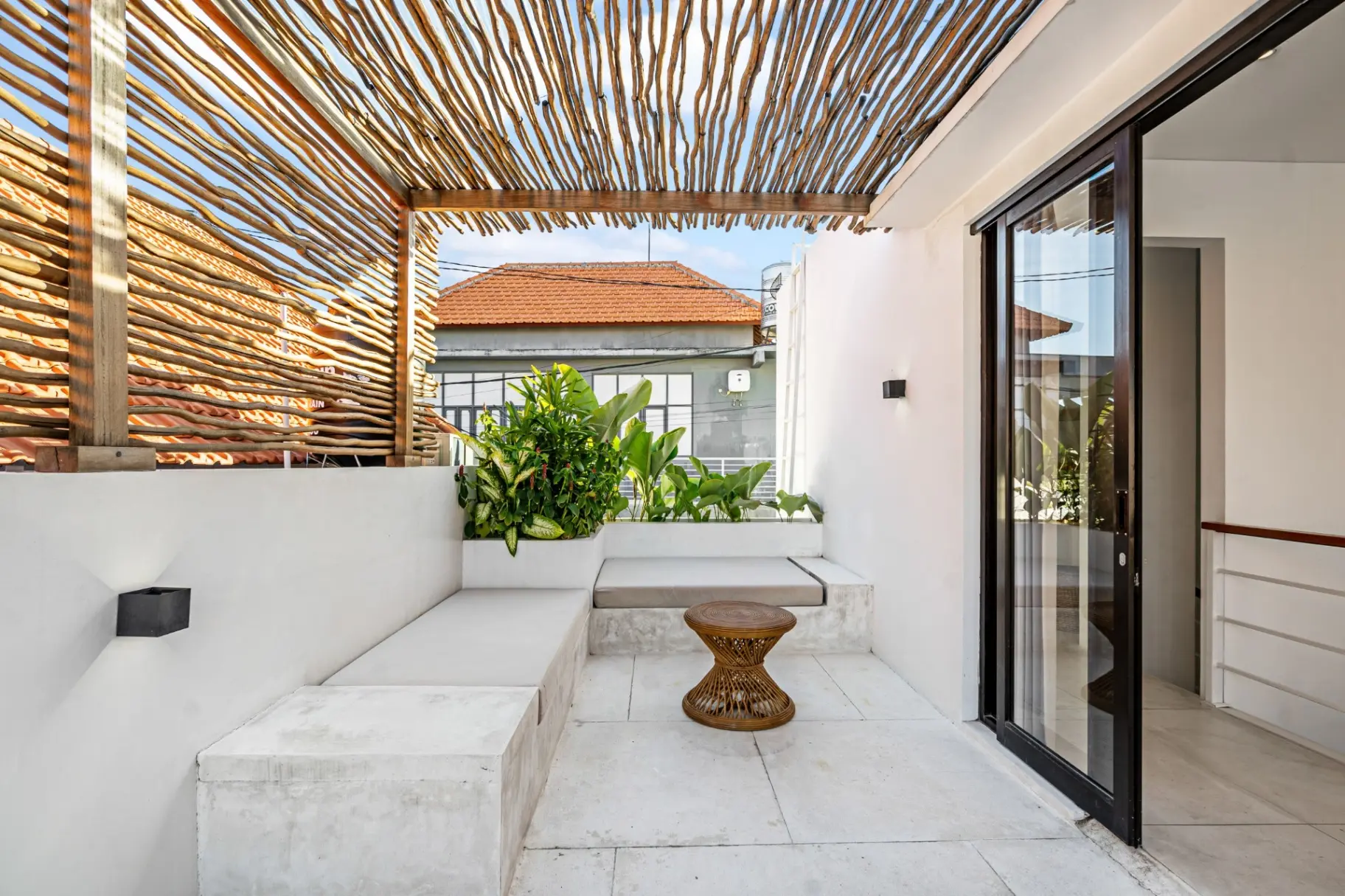 Villa with a pool and a balcony — great location Kerobokan