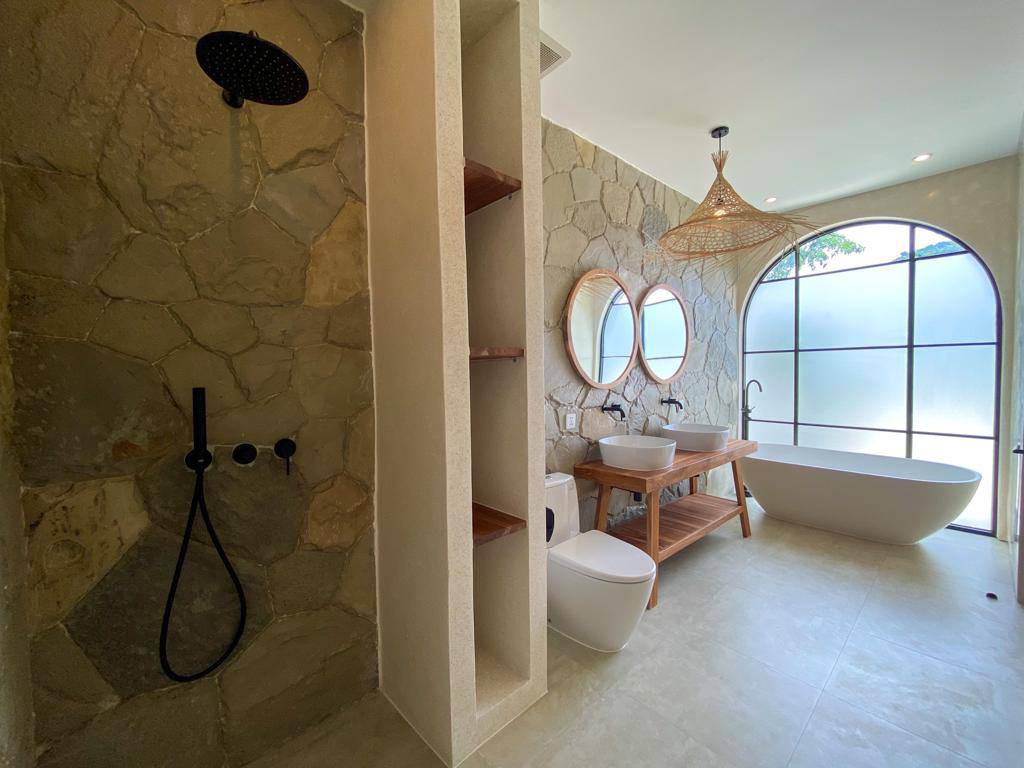 Villa 6-bedroom in Kerobokan