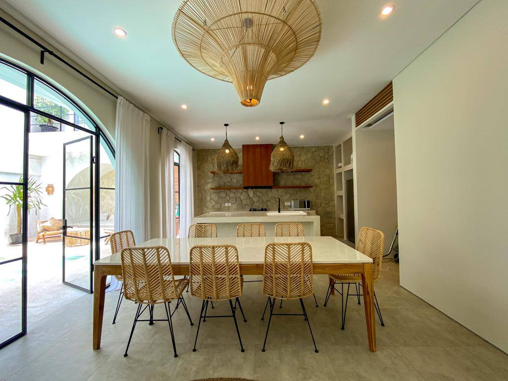 Villa 6-bedroom in Kerobokan