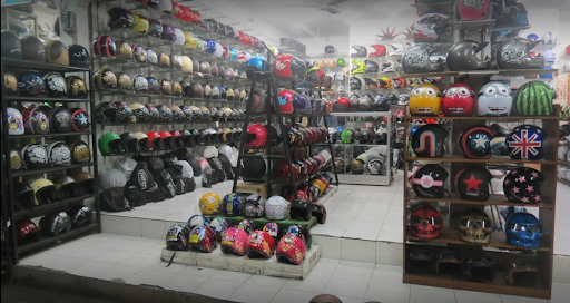 Cheap helmet shop near hot sale me