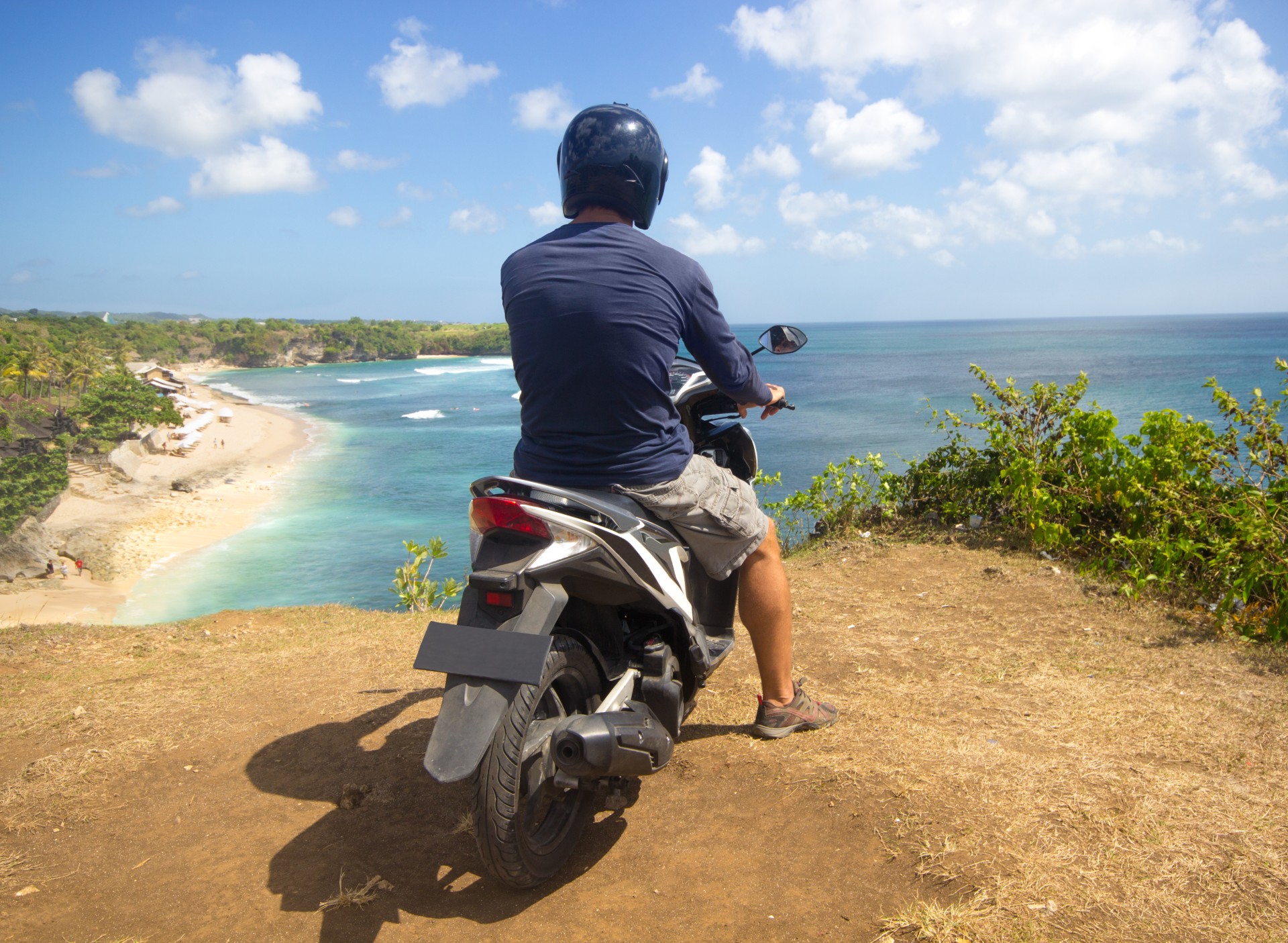 How to get on a bike in Bali: a “base” for a beginner