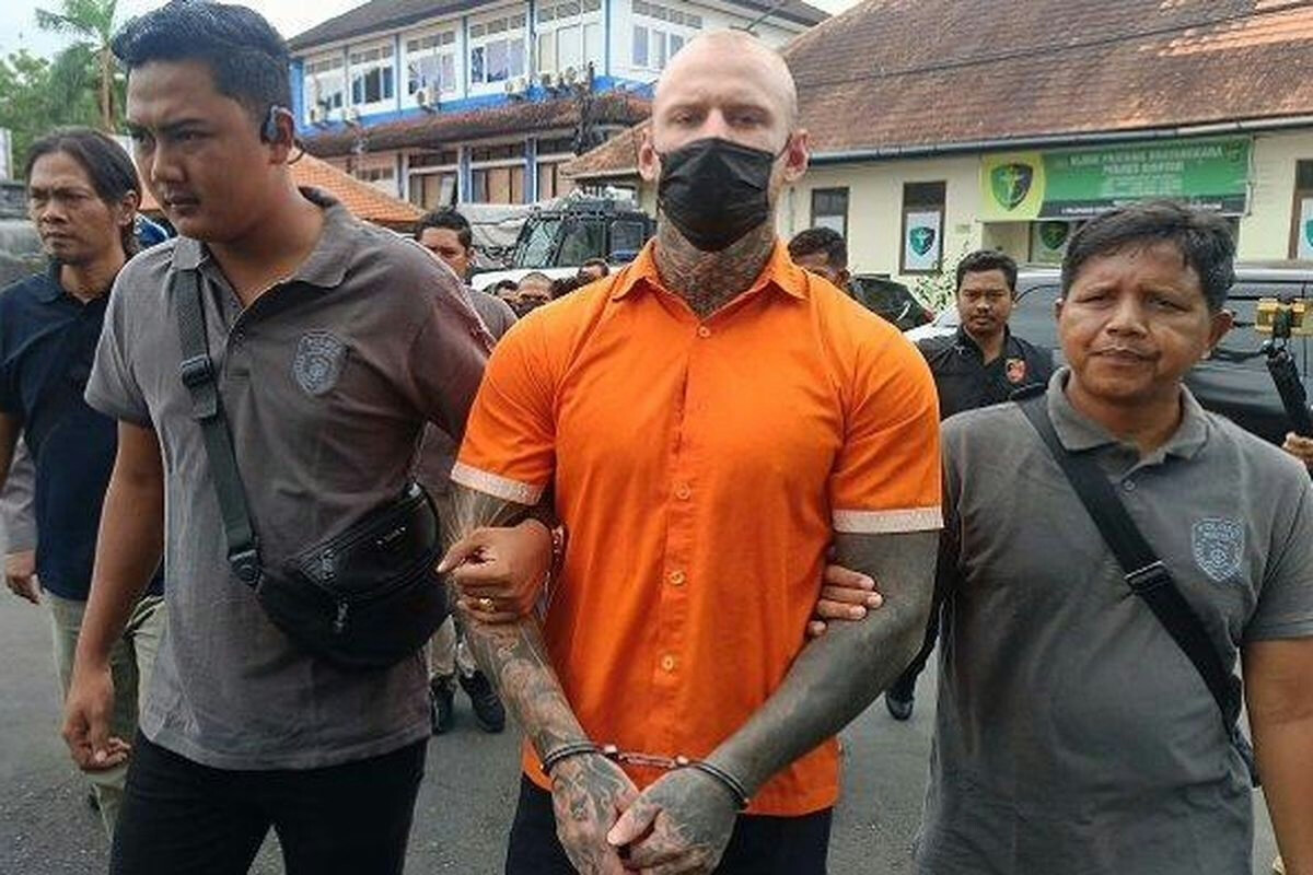 Foreigner Attacks Local After Warning About Reckless Driving