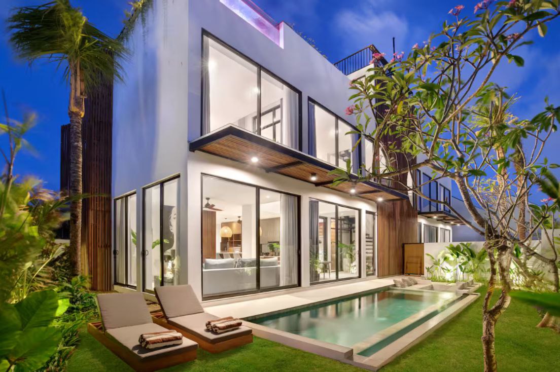 Villa new with rooftop pool and sea view Pererenan