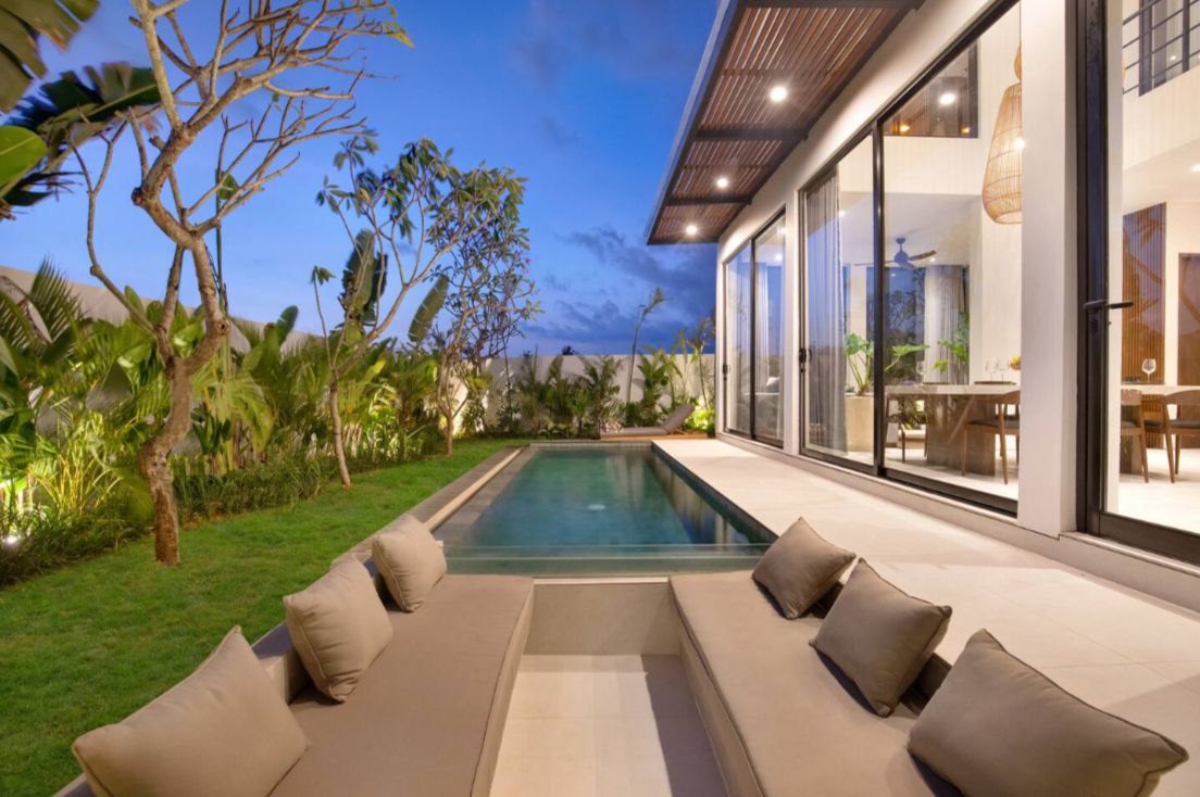 Villa new with rooftop pool and sea view Pererenan