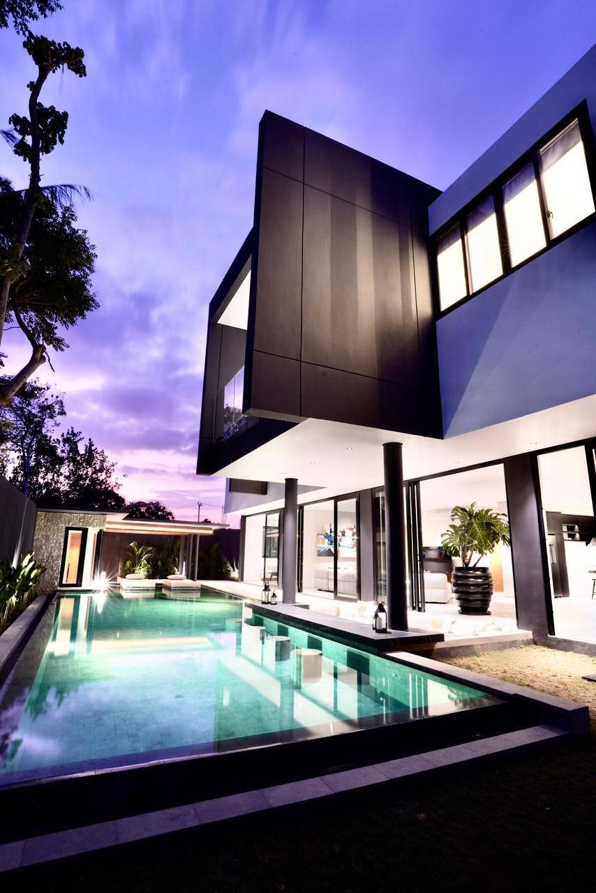 Villa modern private villa with gym Pererenan 350m²