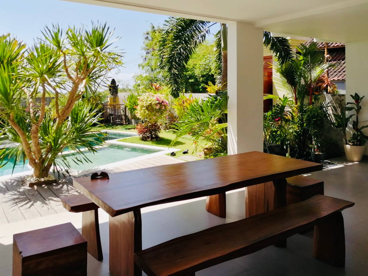 Villa renting a two-story villa in bukit Ungasan