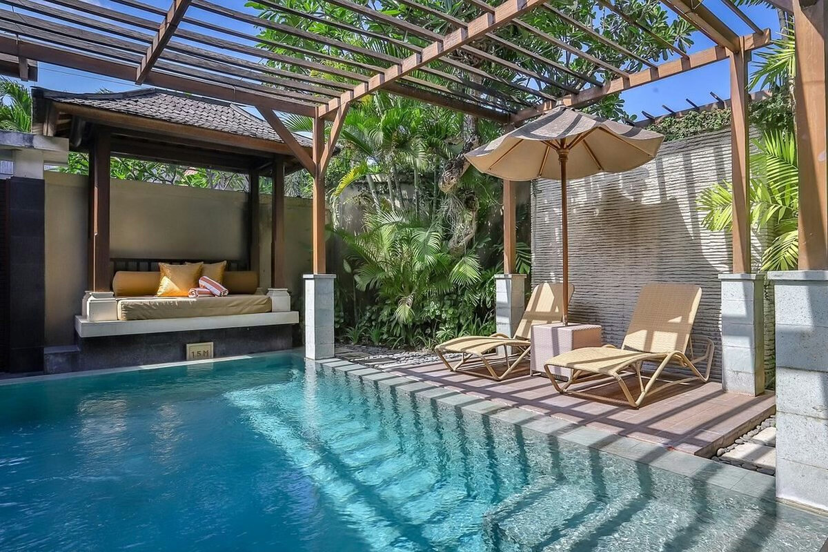 Bali Hotels Stand Empty Despite Tourist Surge