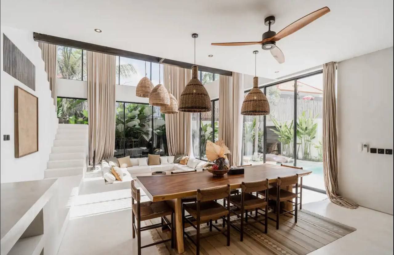 Villa with an equipped rooftop Cemagi 400m²