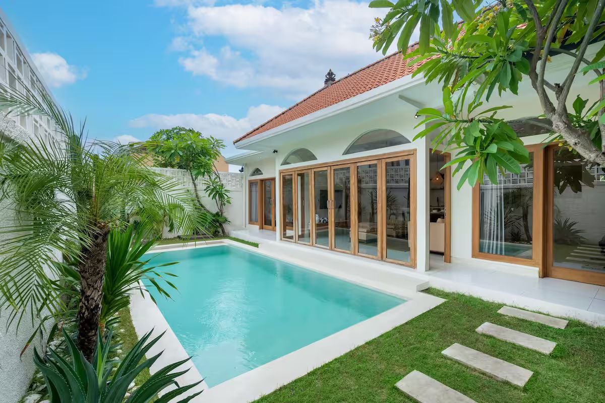 Villa with a garden Kerobokan 300m²