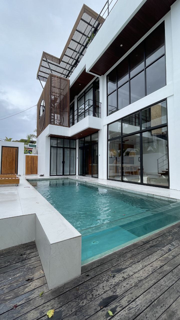 Villa with an ocean view and a rooftop pool Pererenan 310m²