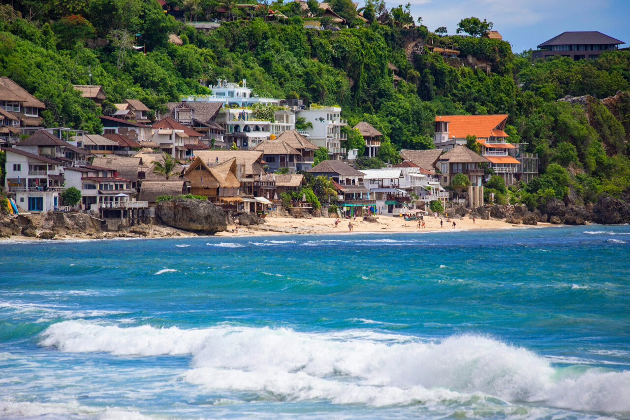 Bingin Beach Clash: Locals Refuse to Shut Their Businesses