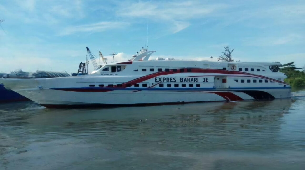 Fast Catamaran Java–Bali in July
