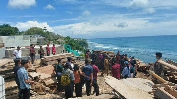Unlicensed Buildings Face Demolition in Bingin