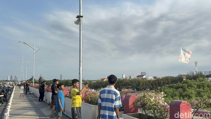 Kites Cause Chaos at Jakarta Airport