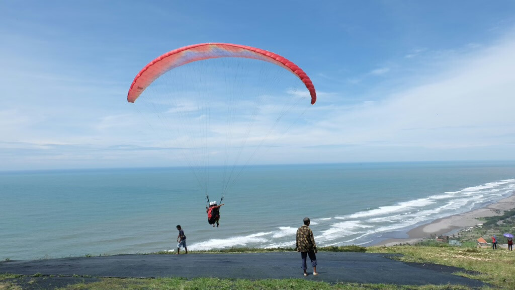 Bali Paragliding Turns Deadly for Two Foreigners