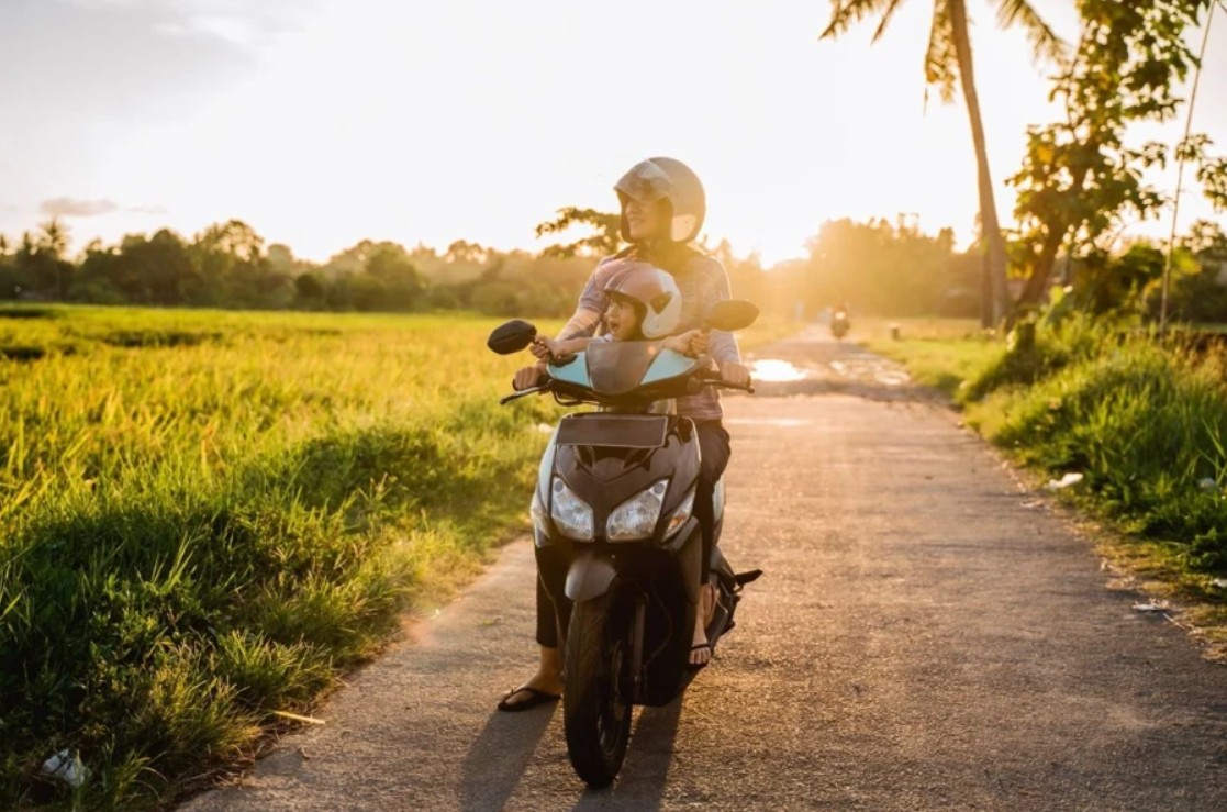 How to ride a bike with a child. GUIDE